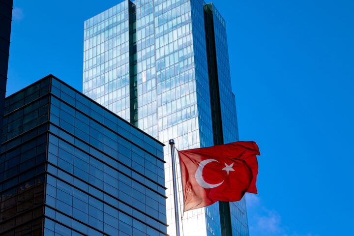 Die Zentralbank der Türkei führt eine dramatische Zinserhöhung durch, um die Inflation zu bekämpfen