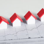 Wohnungsmarkt bleibt auch im August 2023 herausfordernd und stellt Käufer und Verkäufer vor Schwierigkeiten