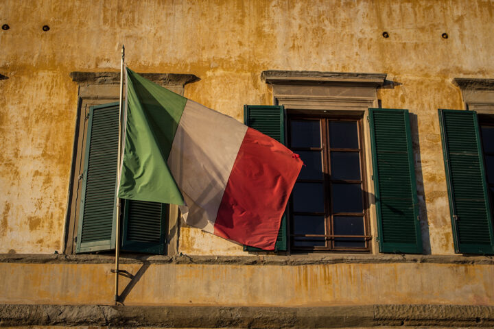 Italiener zollen dem umstrittenen Ex-Premier Berlusconi Respekt inmitten nationaler Trauer und Streitigkeiten