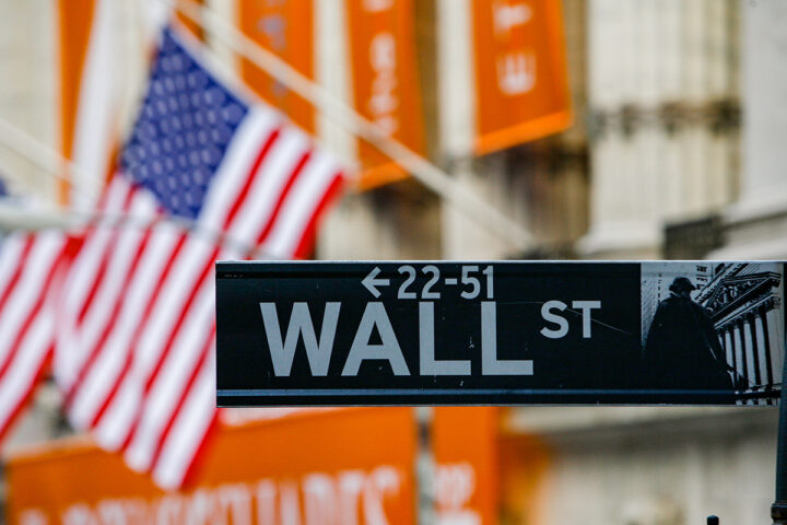 Unterschiedliche Markttrends an der Wall Street, während Capital Hill einen Zahlungsausfall verhindern will