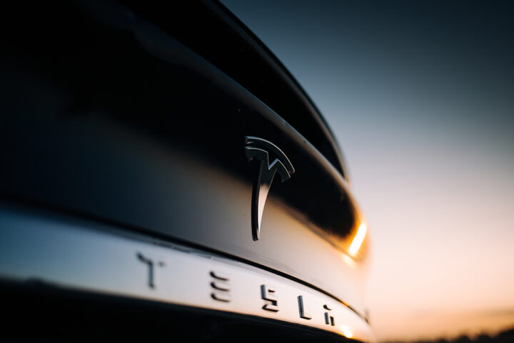 Tesla-Direktoren müssen als Reaktion auf Aktionärsklagen 735 Millionen Dollar zurückzahlen