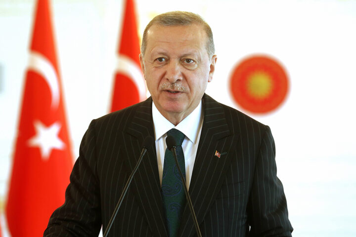 Erdogan widersetzt sich westlichen Verbündeten mit Aktionen in Syrien und Massenverhaftungen
