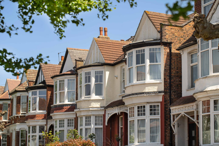 Rückgang der Hypothekenzusagen im Vereinigten Königreich: Steigende Zinsen schrecken Käufer ab