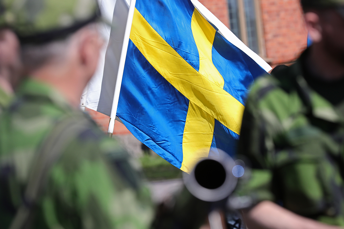 Schwedisches Militär unterstützt Polizei inmitten eskalierender Bandengewalt