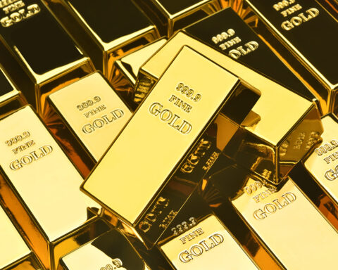 gold's-luster-dims-amid-economic-stability-and-rising-bond-yields