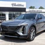 cadillac-schickt-vor-der-einführung-des-neuen-optiq-compact-ev