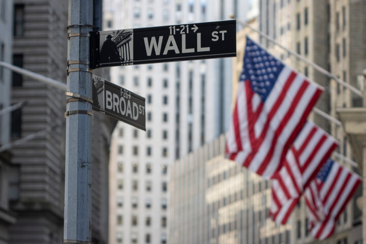 wall-street's-tentative-movements-amid-positive-corporate-earnings