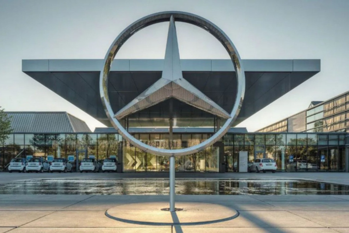 absatzkrise-bei-mercedes-luxusstrategie-unter-druck