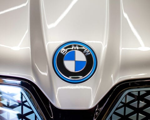 uk-installs-first-bladeless-wind-turbine-at-bmw-plant