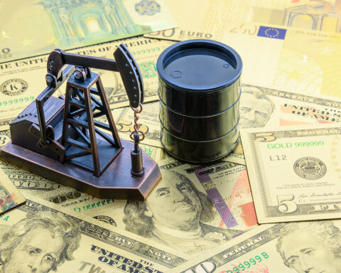 oil-prices-surge-2%-amid-u.s.-storm-impact-and-middle-east-tensions