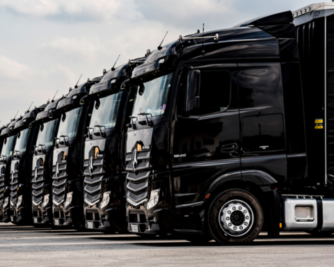 daimler-truck-und-volvo-starten-gemeinsames-softwareprojekt