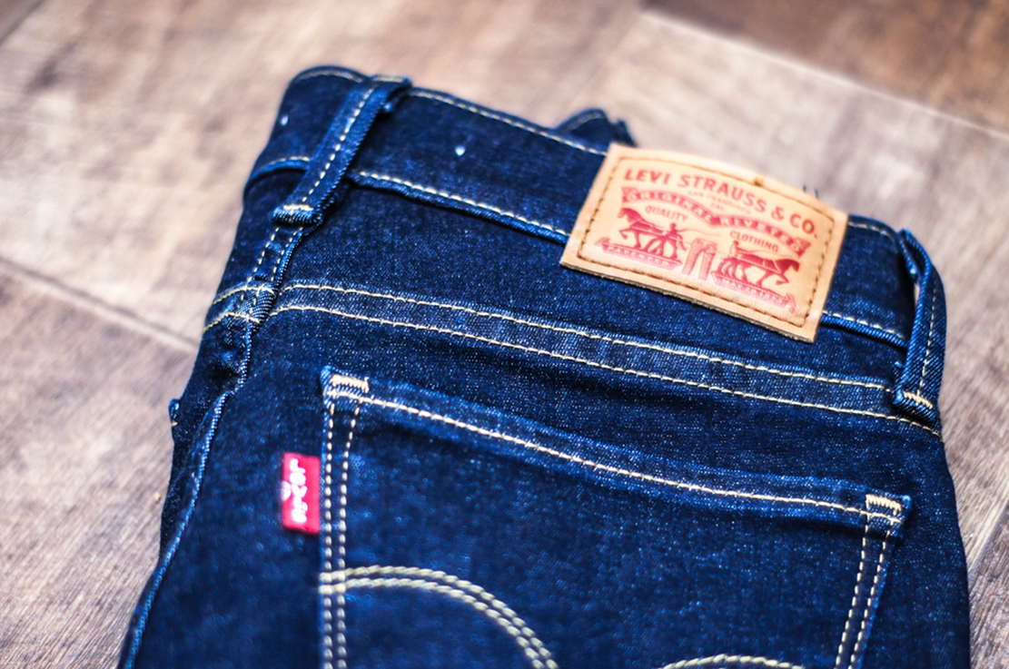 wall-street-unter-druck-–-levi-strauss-tief-im-minus